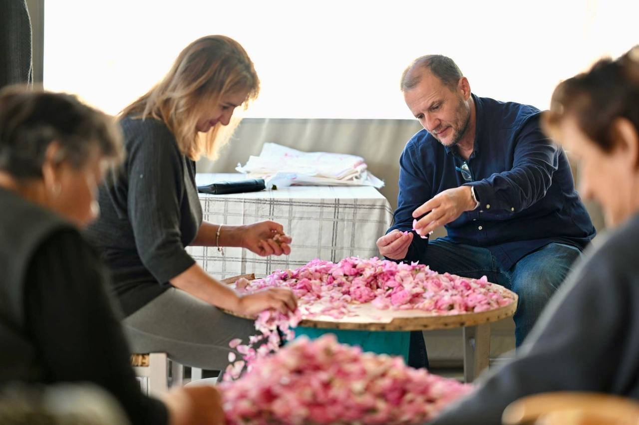 Dimitris Stathopoulos at a rose harvest