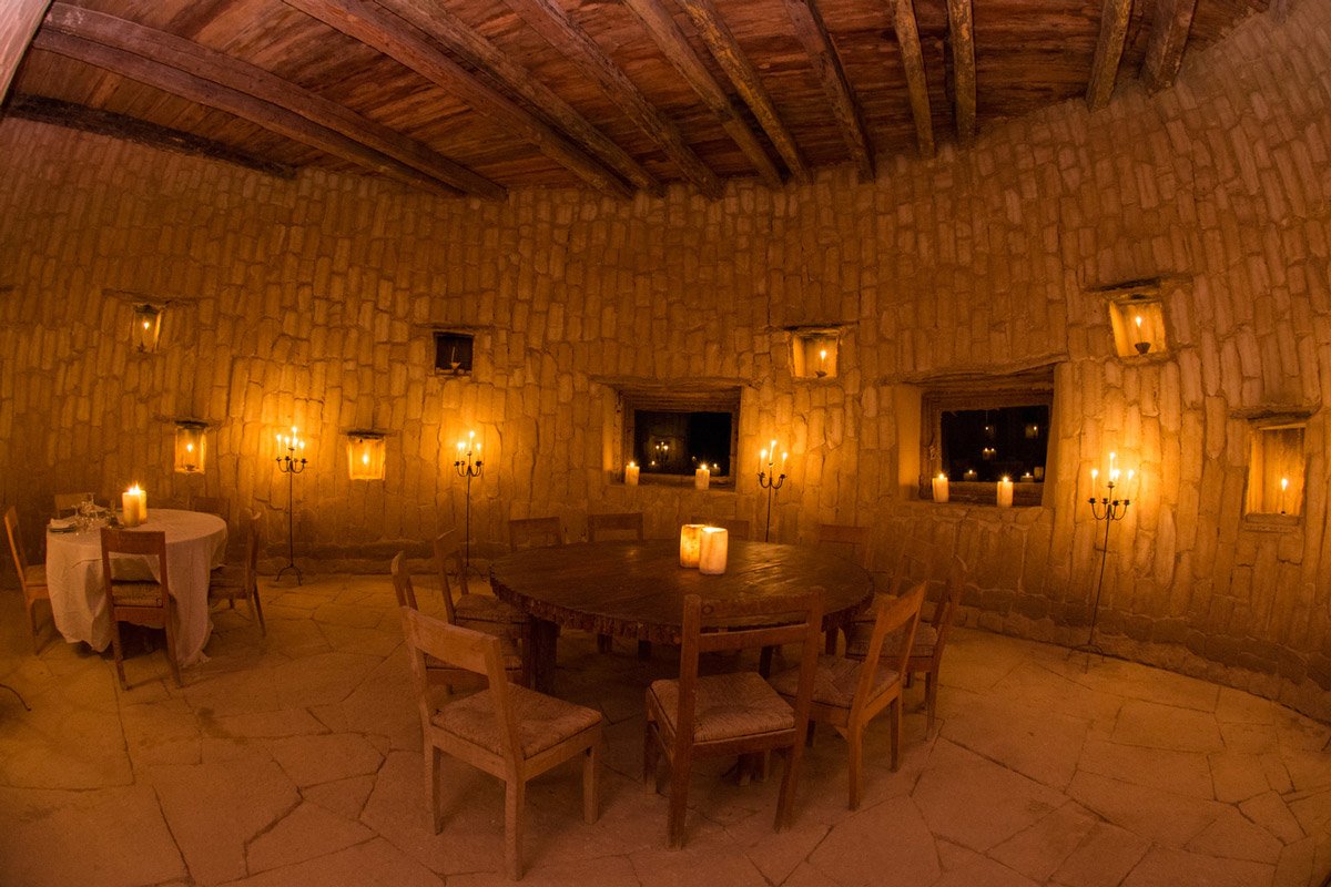 A candlelit dining room with kershef salt-rock walls
