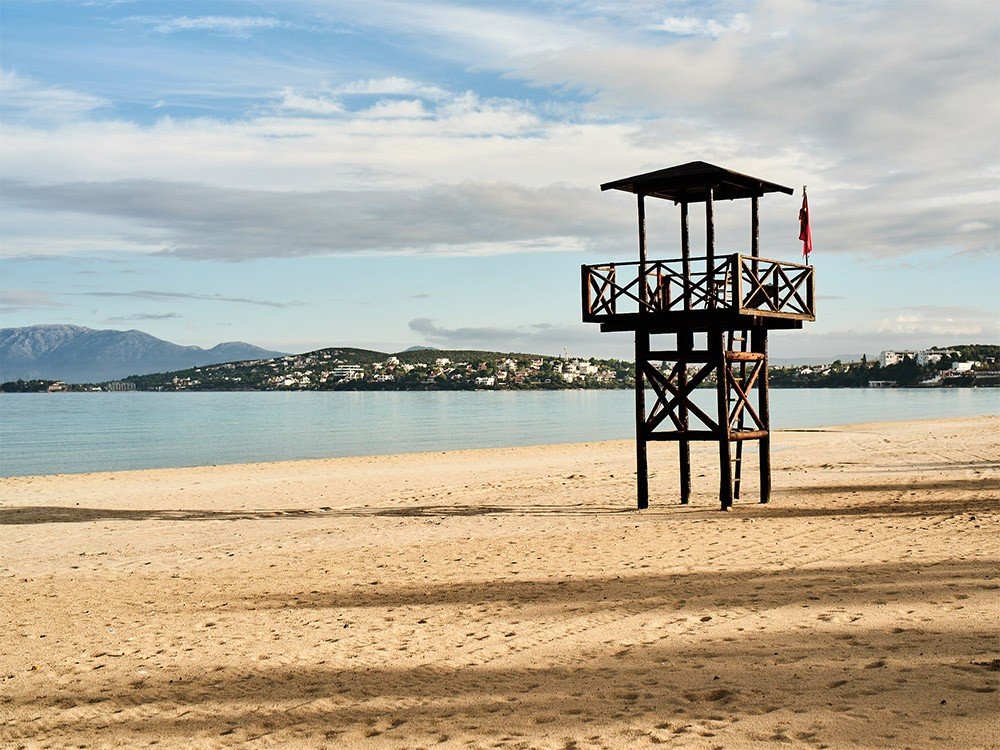 A wide Aegean beach on the Çeşme peninsula under a high summer sky