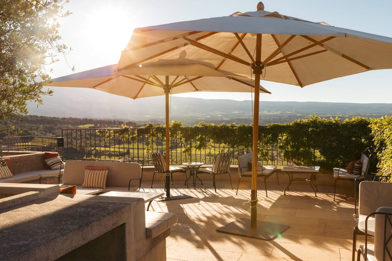A shaded terrace at the end of the day, above the vineyards and the valley