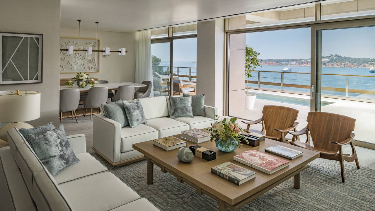 Suite living room with sea-view terrace