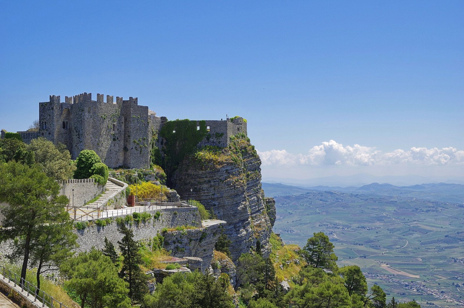 Erice, the town Sicily keeps in the clouds