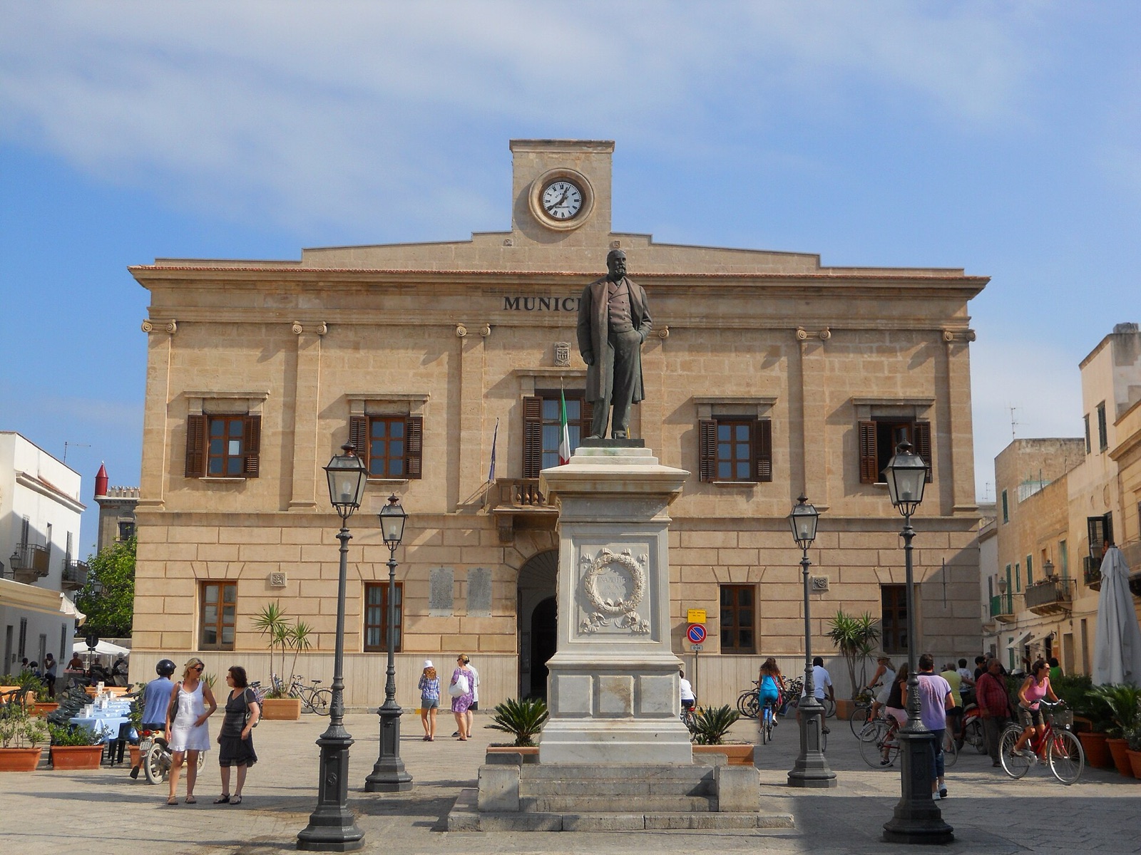 Favignana town hall with its statue of Ignazio Florio