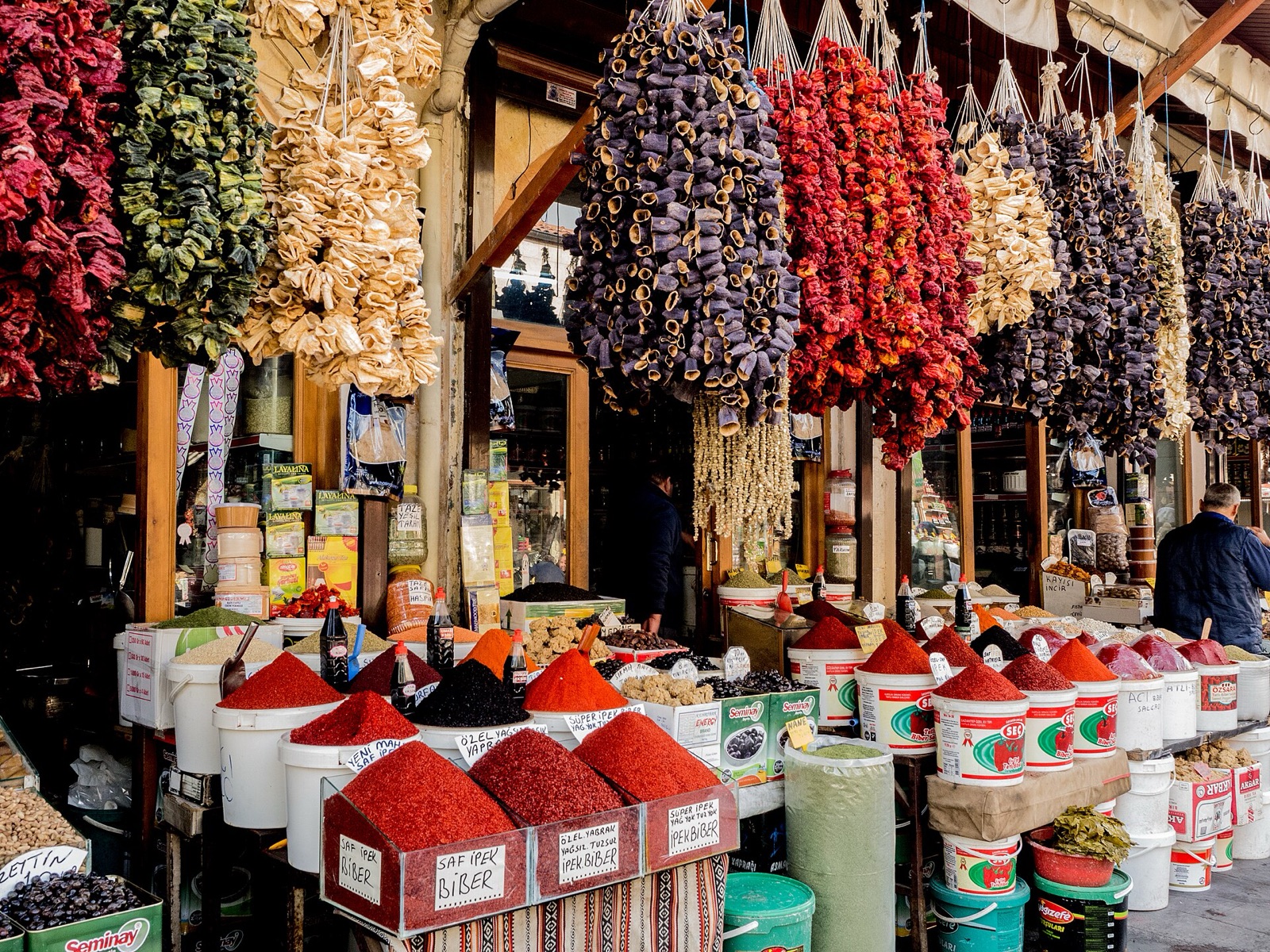 A spice stall in a Gaziantep bazaar