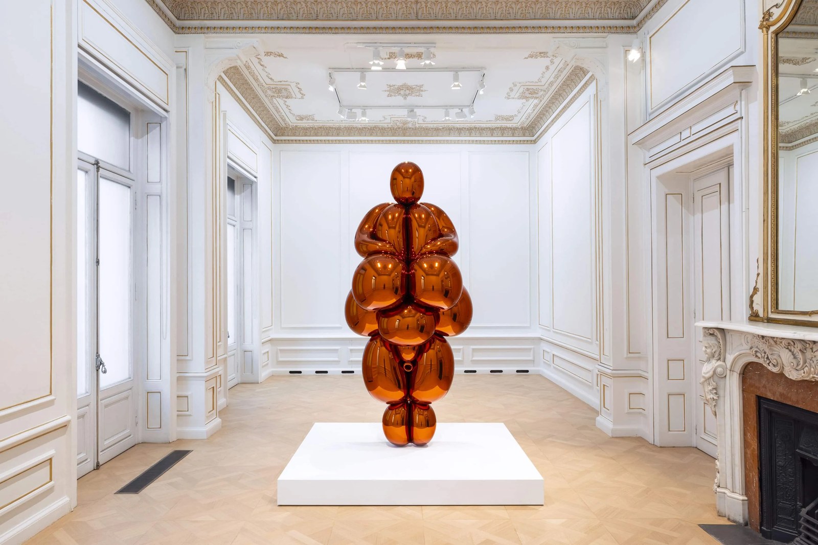 Jeff Koons and the Ancient Venus, Athens