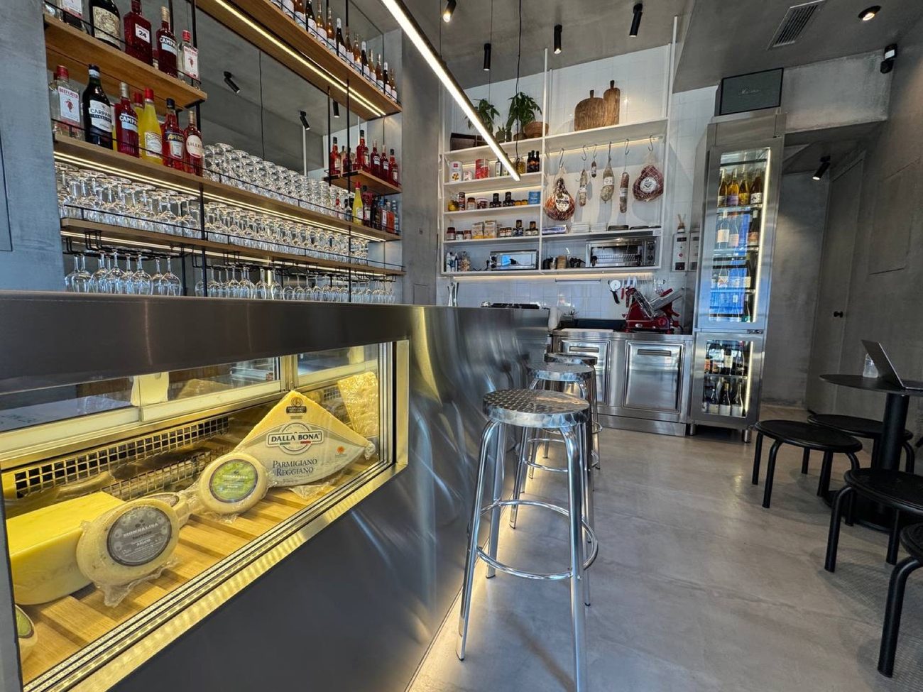 PetNat, natural wine and the Peristeri aperitivo