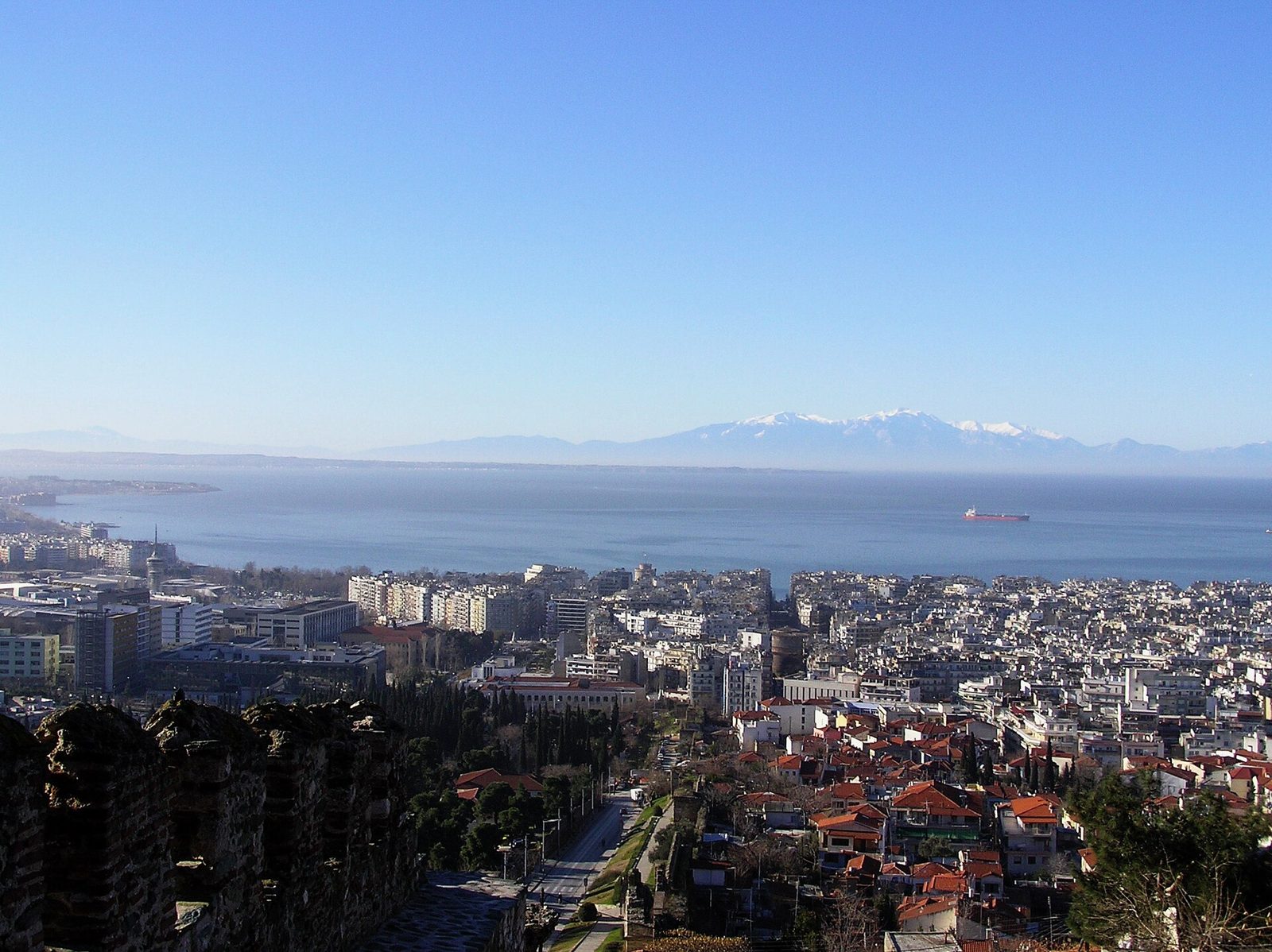 The Vardaris, the wind that empties Thessaloniki's sky