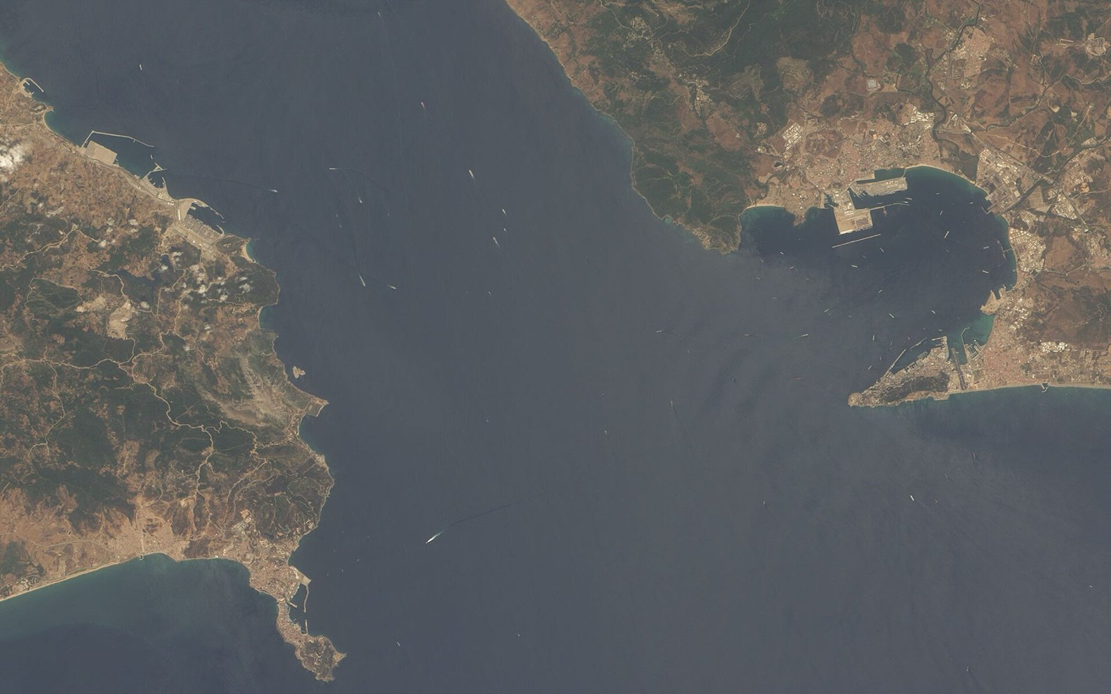 Το στενό του Γιβραλτάρ από το διάστημα, η πύλη απ' όπου ξανάσπασε ο Ατλαντικός