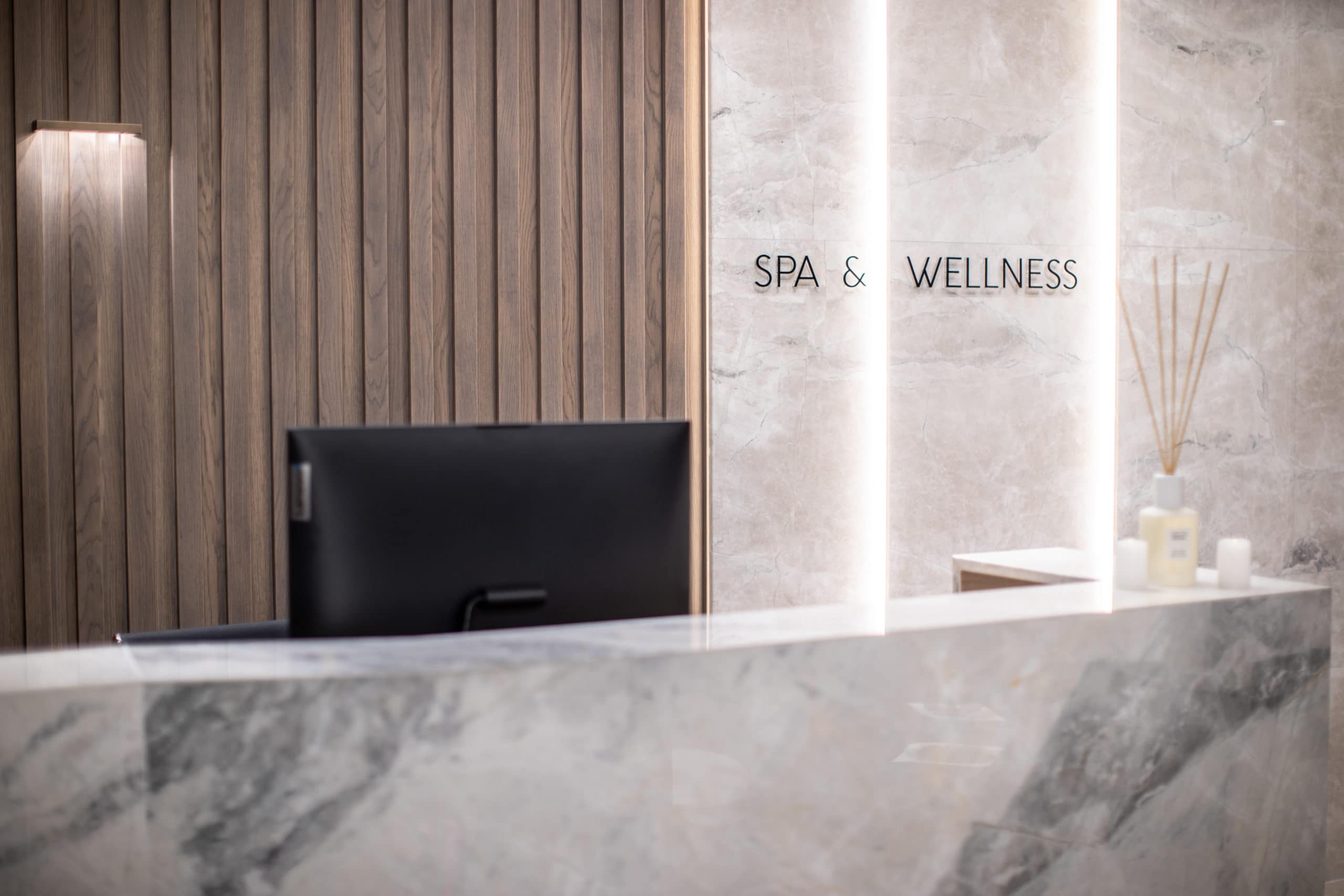 The spa and wellness reception in marble and oak