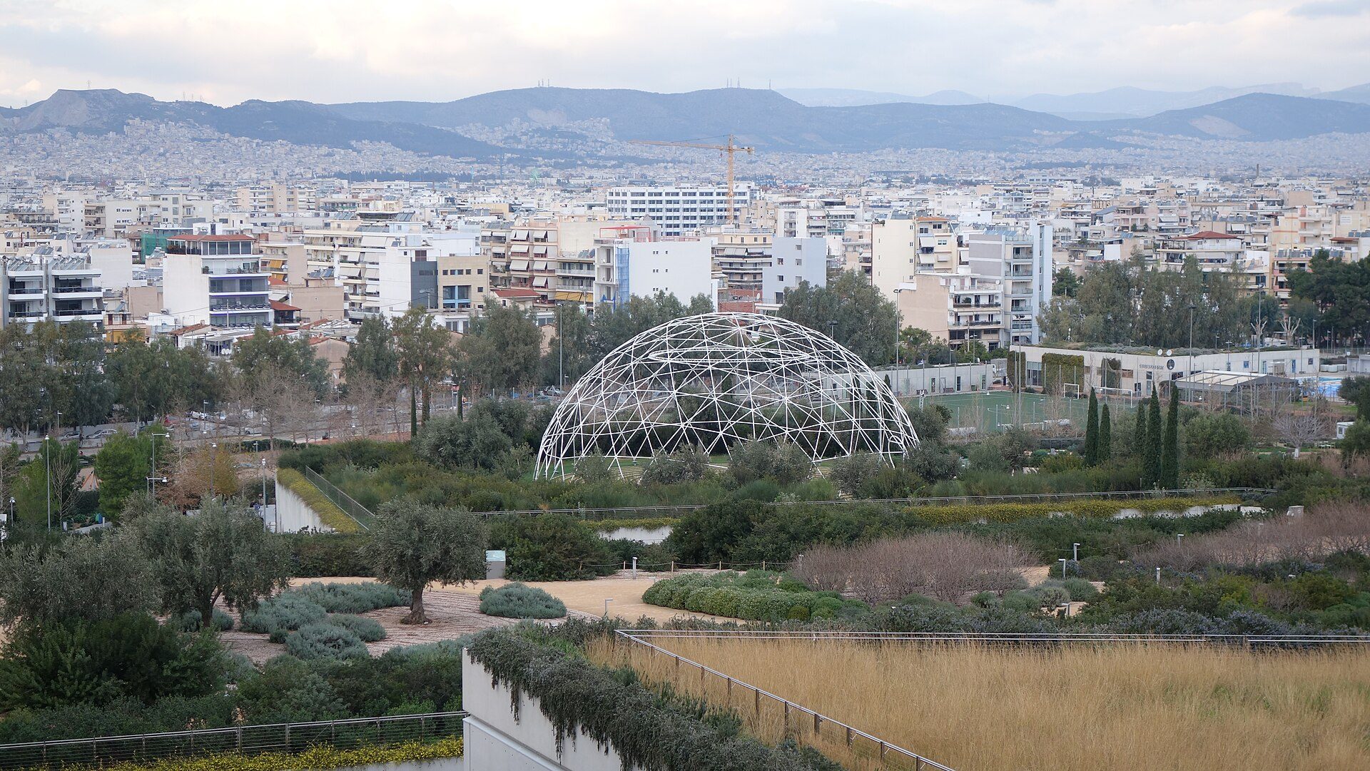 The Stavros Niarchos park, below the dining room · Photo: Strange Traveler, Wikimedia Commons (CC BY-SA 2.0)