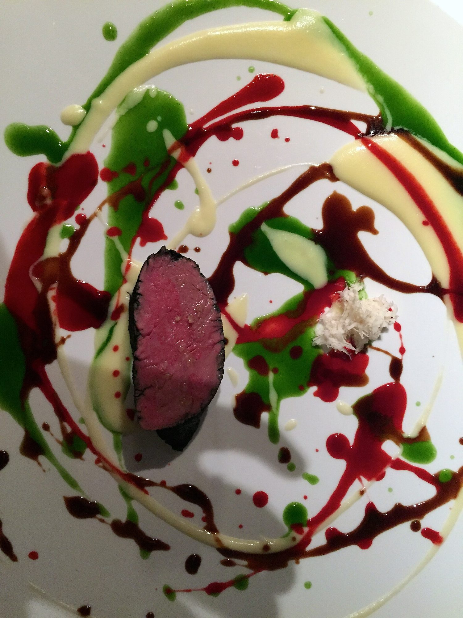 An entree, plated in the Francescana style · Photo: advencap, Wikimedia Commons (CC BY-SA 2.0)