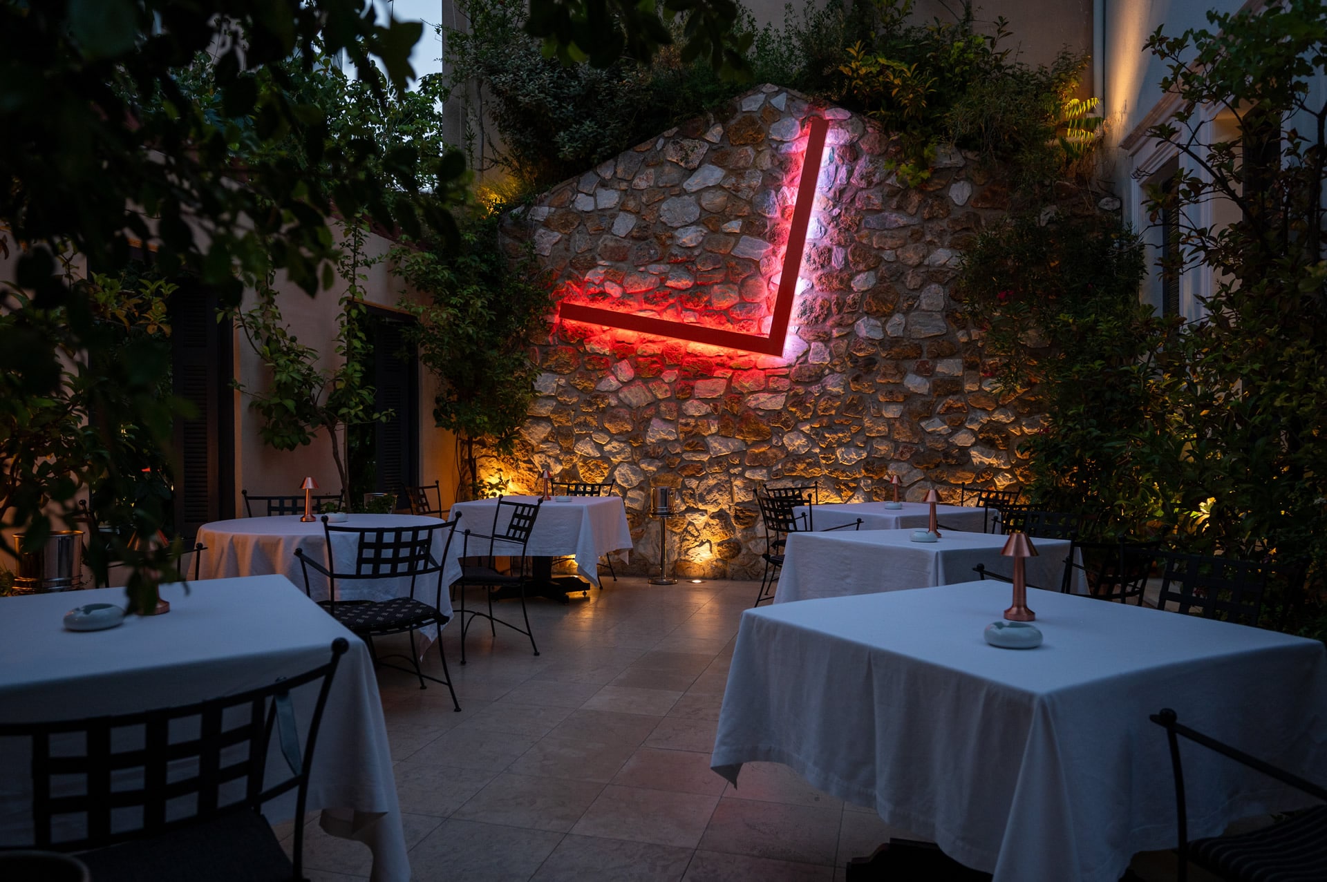 The summer courtyard, off the vaulted room