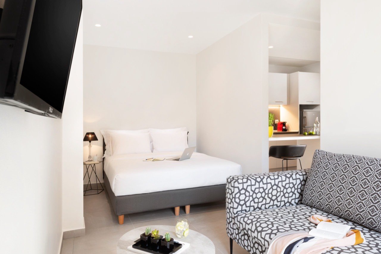 Residence interior with kitchenette