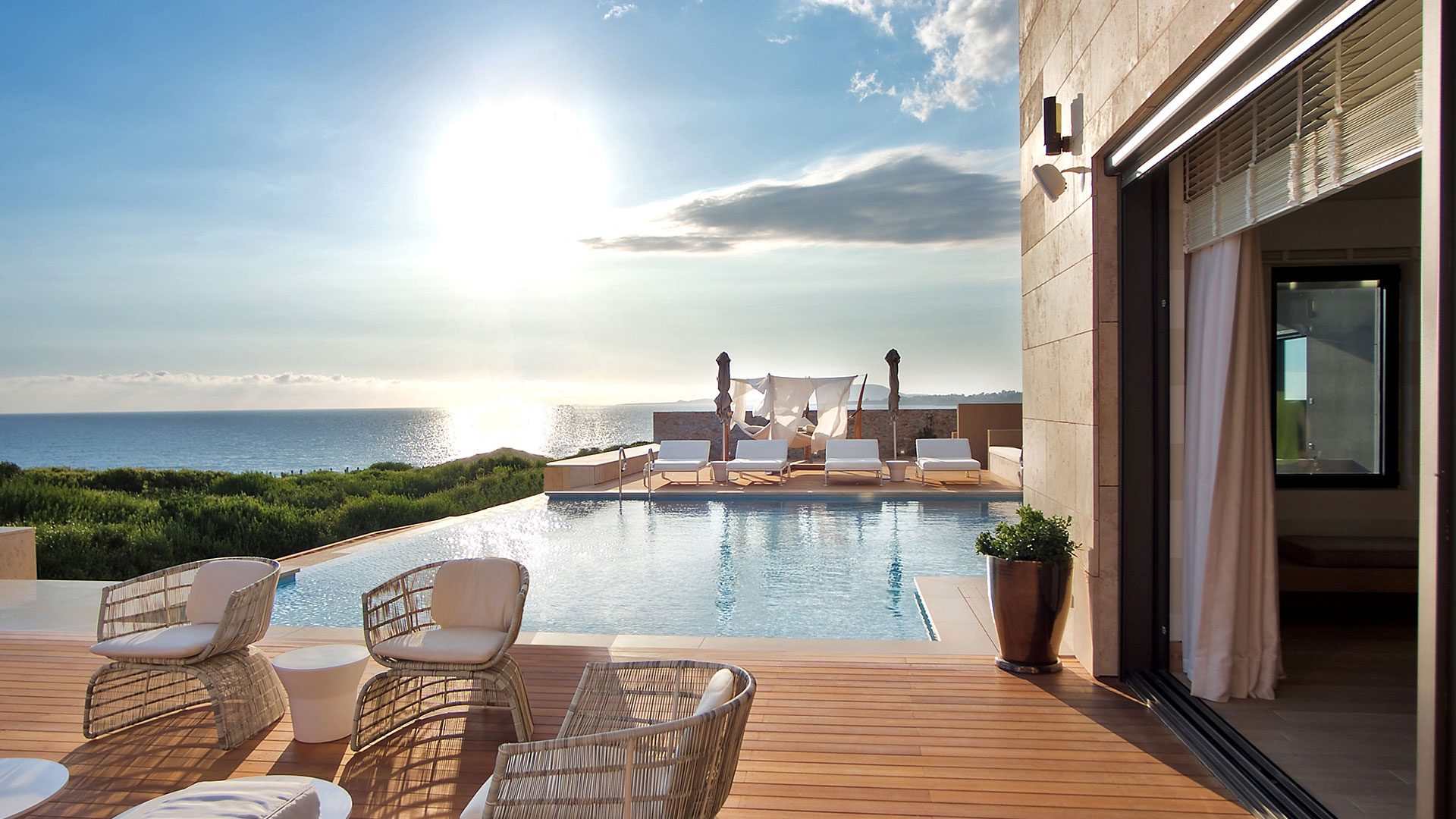 The Romanos, Navarino Dunes