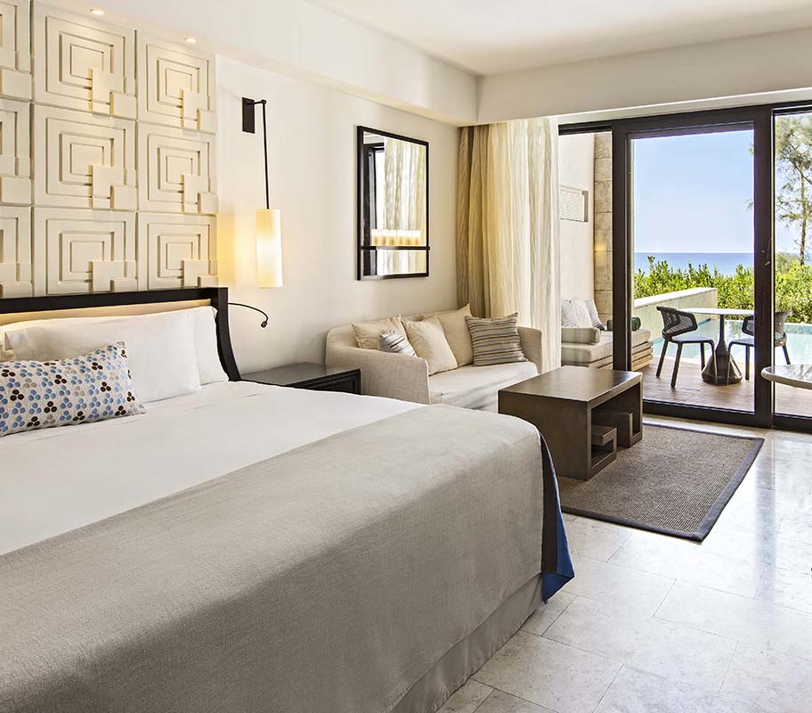 Guest room with terrace and pool at The Romanos