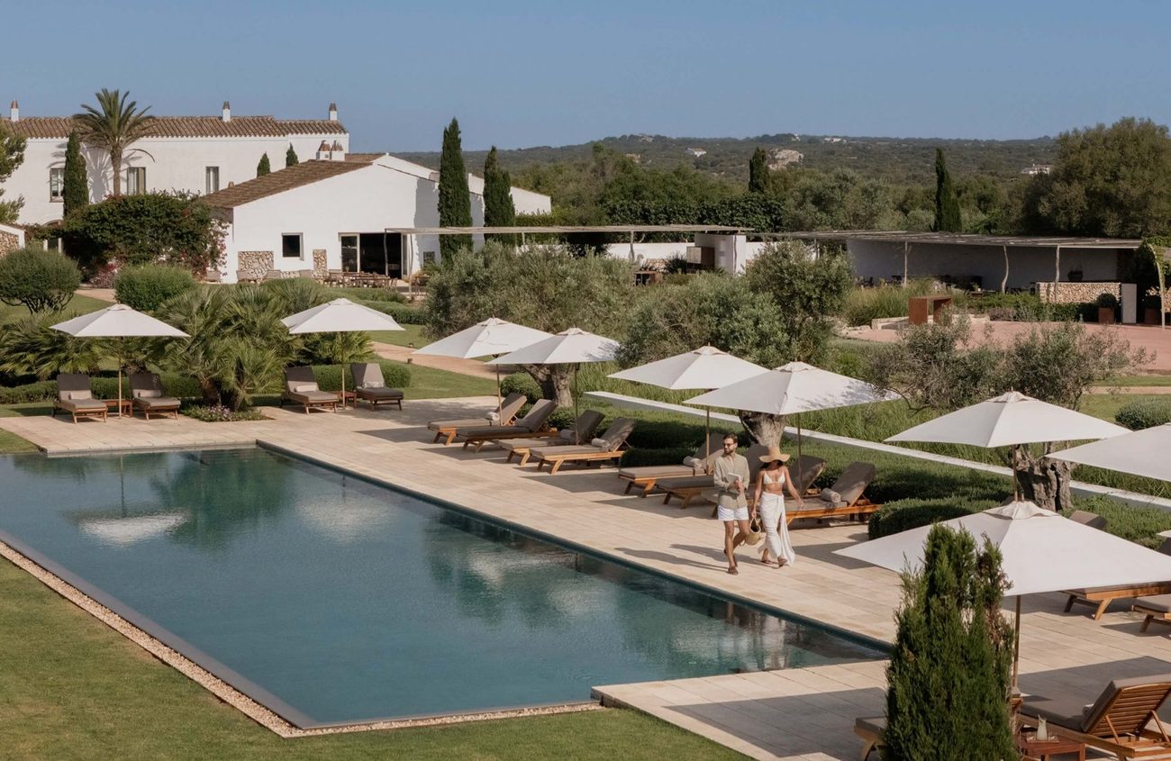 The pool and open country at Torralbenc