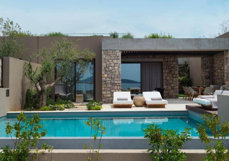 Pool suite with private pool, stone and sea view